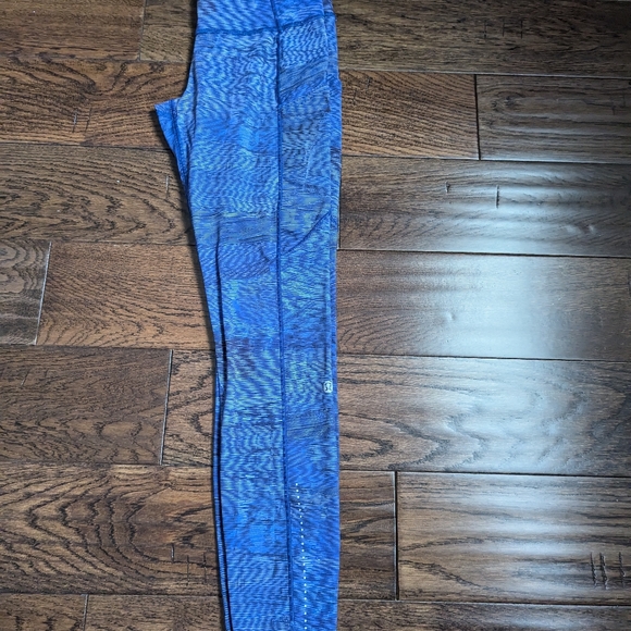 Lululemon leggings. - Picture 5 of 5